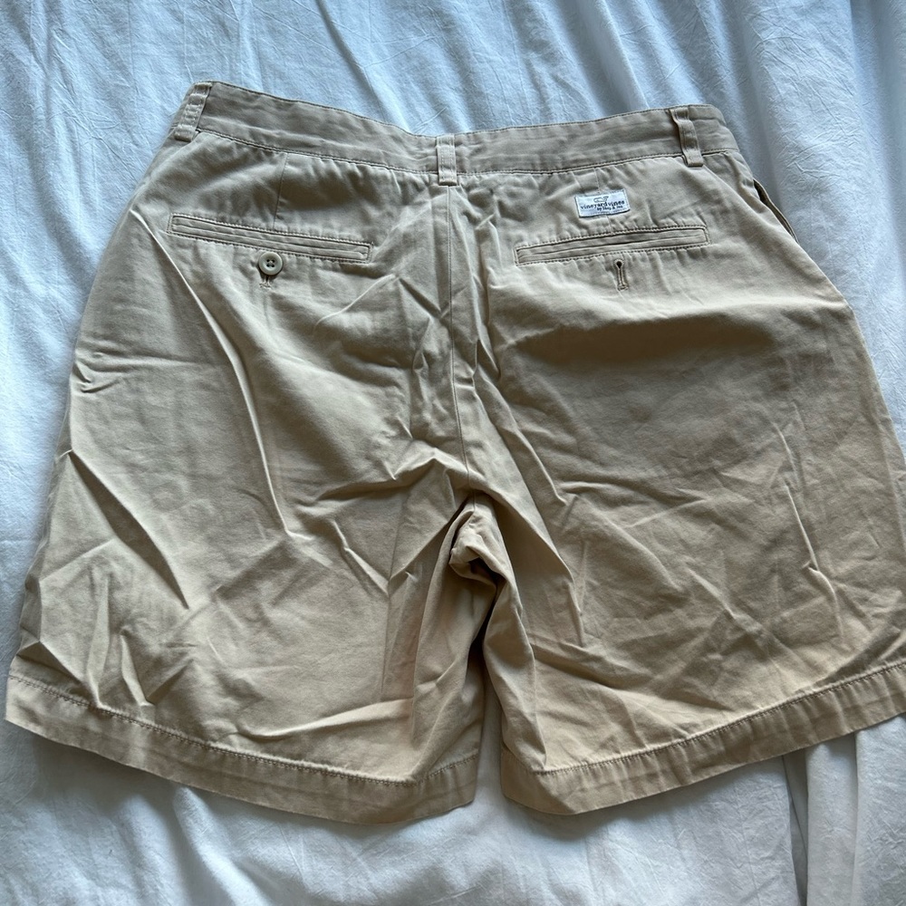 Vineyard Vines cotton khaki shorts - Picture 3 of 4